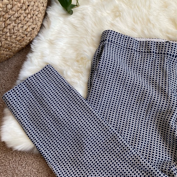 Ann Taylor Navy and White Crop - Picture 5 of 6